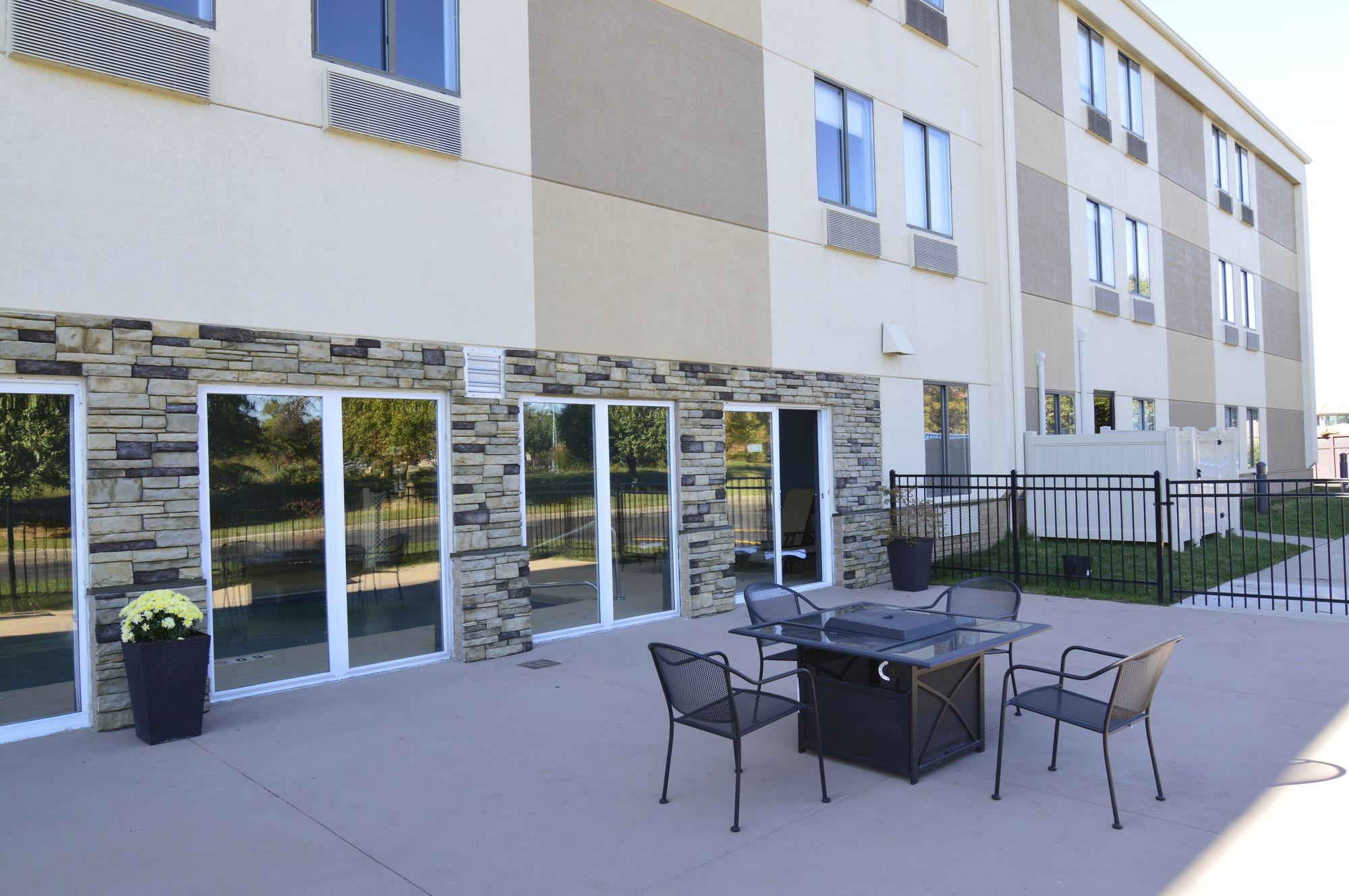 Best Western Plus Lee'S Summit Hotel & Suites Exterior foto